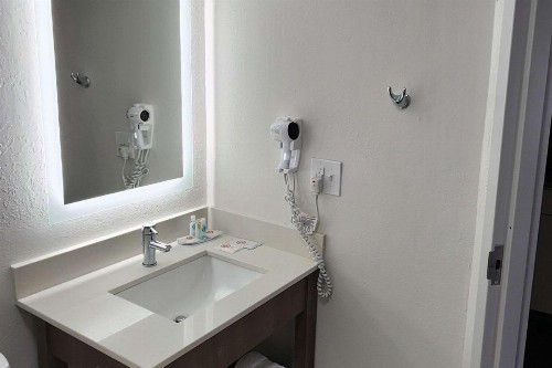 Comfort Inn Pensacola - University Area - image 7