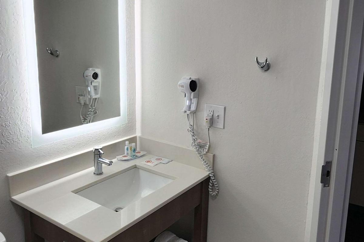 Comfort Inn Pensacola - University Area - image 7