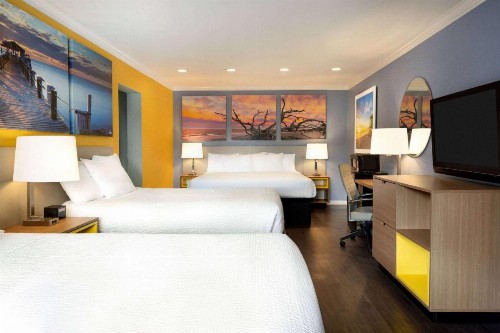 Days Inn by Wyndham Pensacola - Historic Downtown - image 2