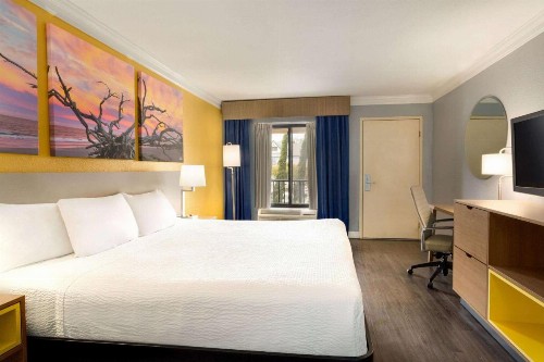 Days Inn by Wyndham Pensacola - Historic Downtown - image 22