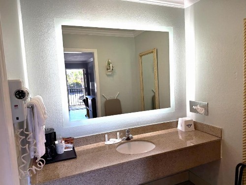 Days Inn by Wyndham Pensacola - Historic Downtown - image 28