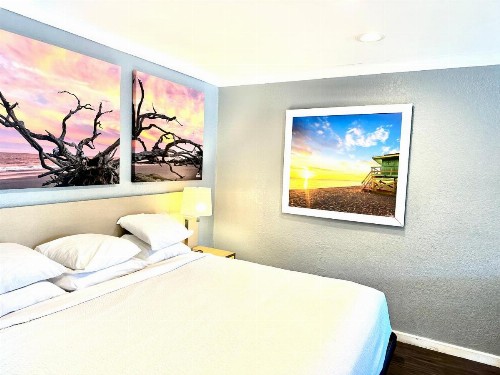 Days Inn by Wyndham Pensacola - Historic Downtown - image 3