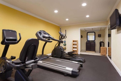 Days Inn by Wyndham Pensacola - Historic Downtown - image 30