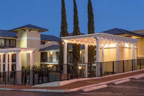 Days Inn by Wyndham Pensacola - Historic Downtown - image 35