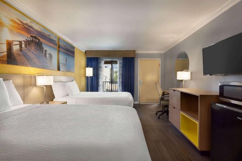 Days Inn by Wyndham Pensacola - Historic Downtown - image 36