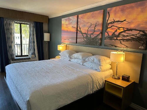 Days Inn by Wyndham Pensacola - Historic Downtown - image 4