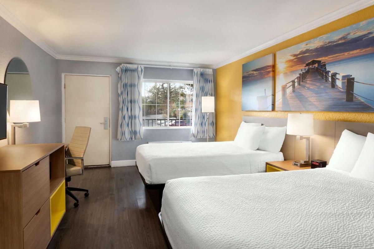 Days Inn by Wyndham Pensacola - Historic Downtown - image 6