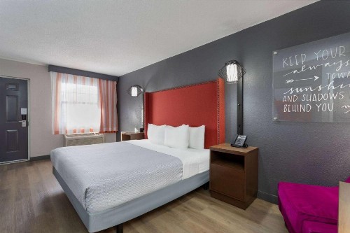 La Quinta Inn by Wyndham Pensacola - image 12