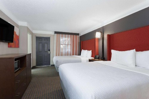 La Quinta Inn by Wyndham Pensacola - image 13