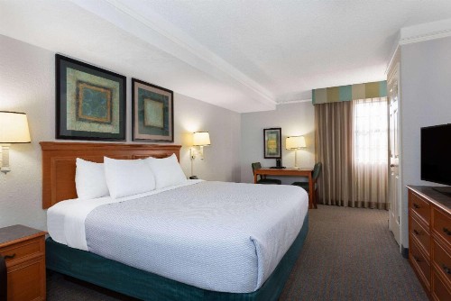La Quinta Inn by Wyndham Pensacola - image 17