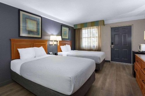 La Quinta Inn by Wyndham Pensacola - image 18