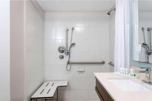 La Quinta Inn by Wyndham Pensacola - image 22