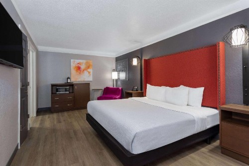 La Quinta Inn by Wyndham Pensacola - image 23