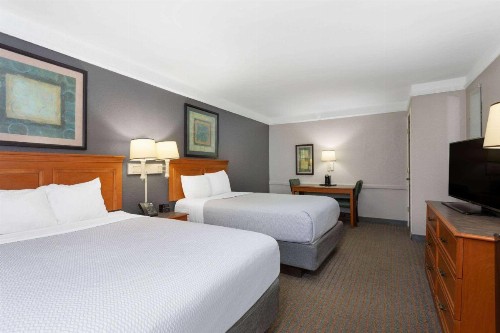 La Quinta Inn by Wyndham Pensacola - image 3