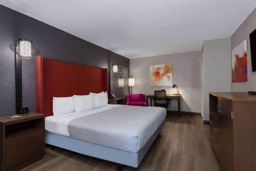 La Quinta Inn by Wyndham Pensacola - image 4