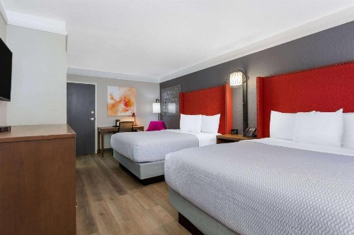 La Quinta Inn by Wyndham Pensacola - image 6