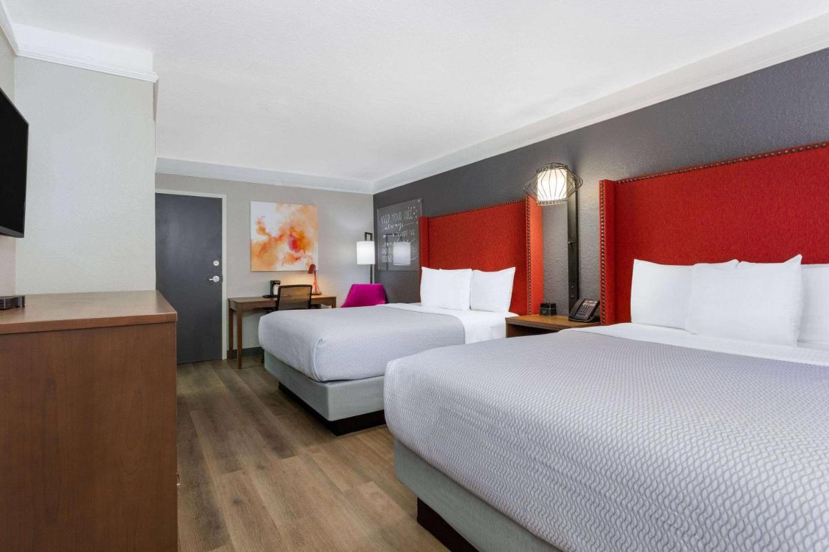 La Quinta Inn by Wyndham Pensacola - image 6