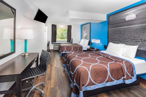 Super 8 by Wyndham Pensacola - image 13