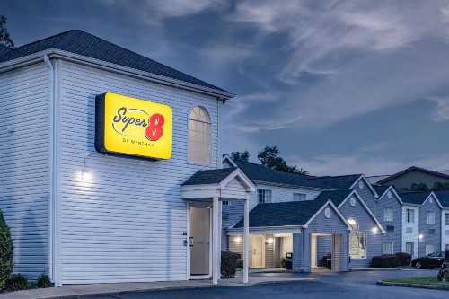 Super 8 by Wyndham Pensacola - image 26