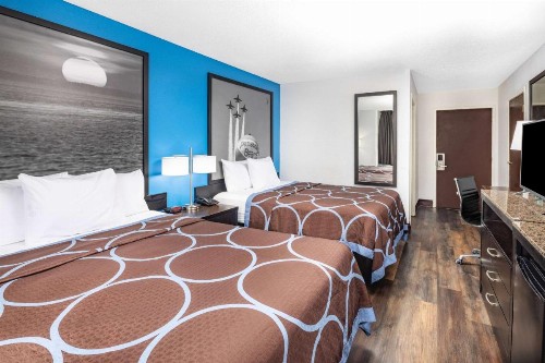 Super 8 by Wyndham Pensacola - image 32