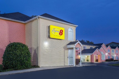 Super 8 by Wyndham Pensacola - image 33