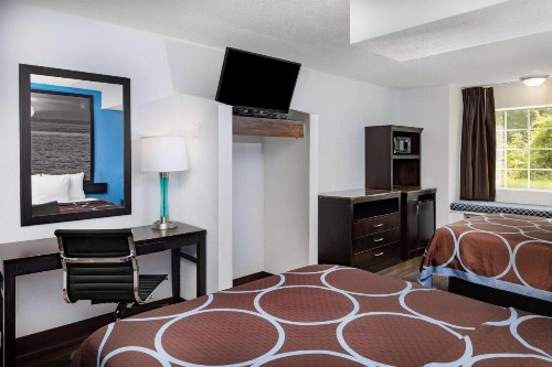 Super 8 by Wyndham Pensacola - image 38