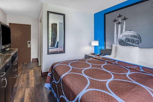 Super 8 by Wyndham Pensacola - image 39