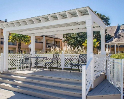 Quality Inn & Suites Pensacola Bayview - image 12
