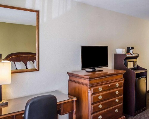 Quality Inn & Suites Pensacola Bayview - image 2