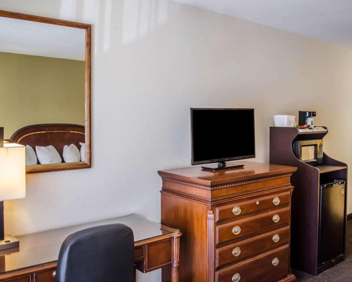 Quality Inn & Suites Pensacola Bayview - image 2