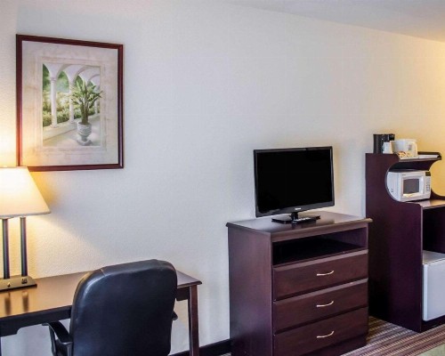 Quality Inn & Suites Pensacola Bayview - image 32