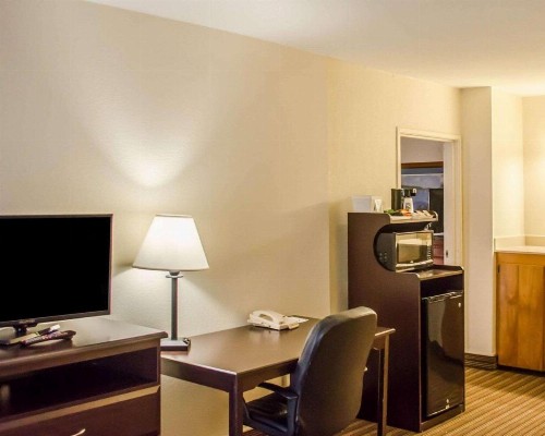 Quality Inn & Suites Pensacola Bayview - image 6