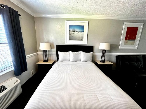 At Home Inn - Pensacola - image 41