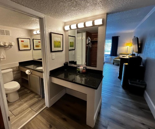 At Home Inn - Pensacola - image 46