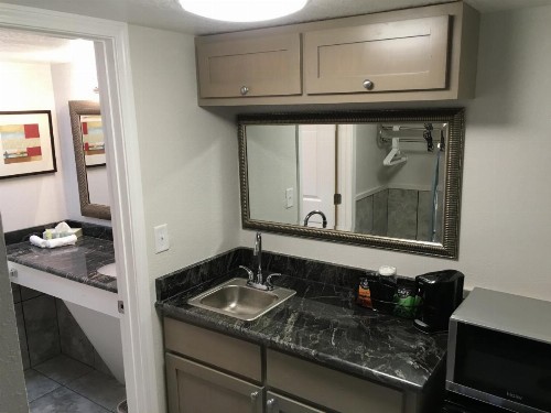 At Home Inn - Pensacola - image 7