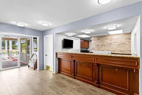 Mainstay Suites Pensacola - image 25