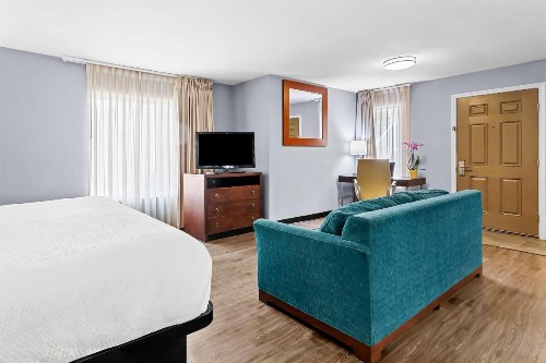 Mainstay Suites Pensacola - image 7
