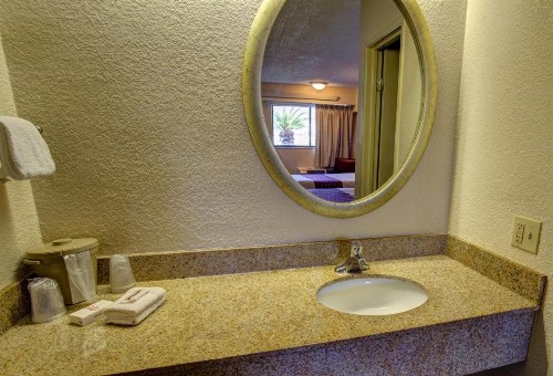Red Roof Inn Pensacola - I-10 at Davis Highway - image 28