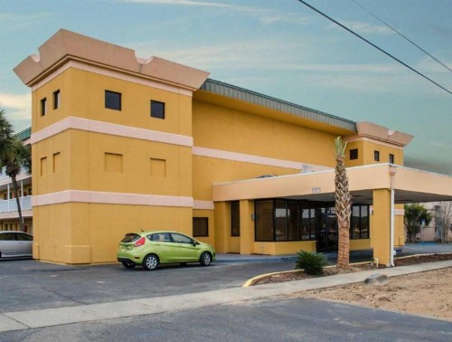 Quality Inn N.A.S.-Corry - image 9