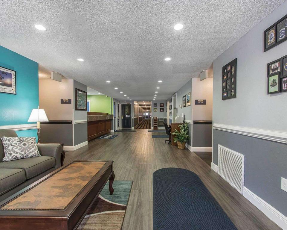 Suburban Extended Stay Hotel Naval Base area - image 3