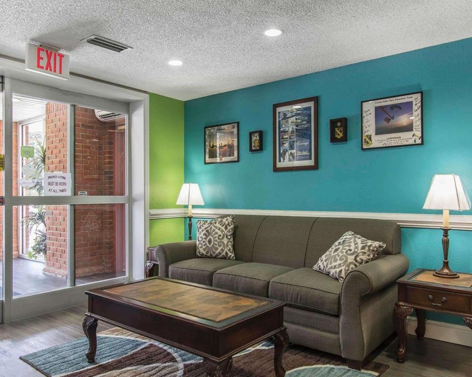 Suburban Extended Stay Hotel Naval Base area - image 4