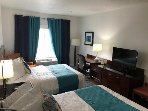 Hotel Pensacola Formerly Luxury Suites - image 2