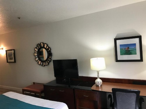 Hotel Pensacola Formerly Luxury Suites - image 22