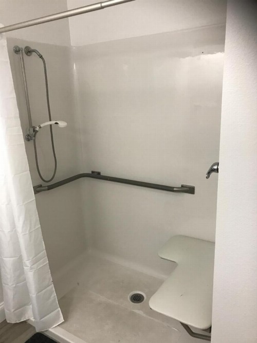 Hotel Pensacola Formerly Luxury Suites - image 25