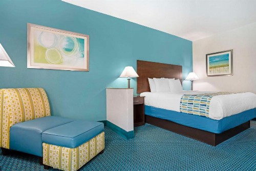 Best Western Plus Blue Angel Inn - image 26