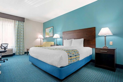 Best Western Plus Blue Angel Inn - image 32