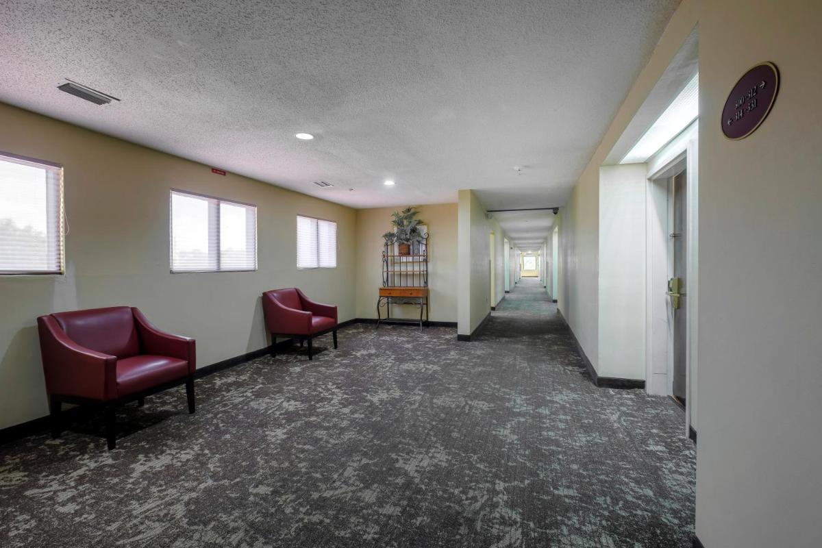 Red Roof Inn Pensacola Fairgrounds - image 7