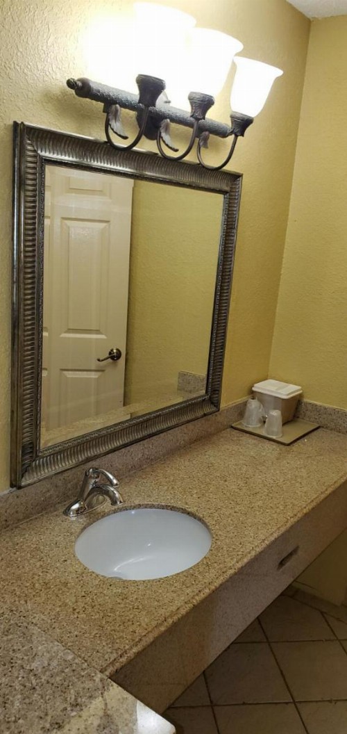 Sweet Dream Inn - image 12