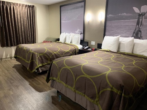 Super 8 by Wyndham Pensacola West - image 10