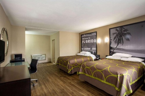Super 8 by Wyndham Pensacola West - image 11